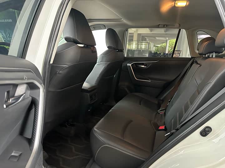 Toyota RAV4, 2022 — фото 6 из 7