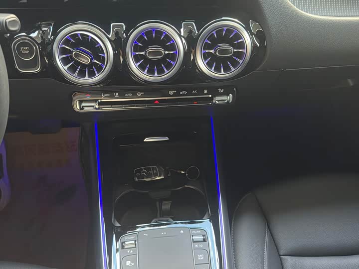 Mercedes-Benz EQA, 2023 — фото 8 из 9