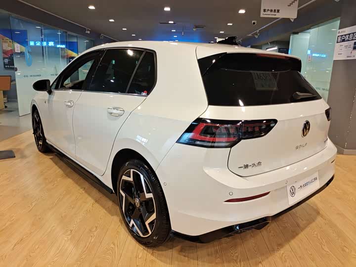 Volkswagen Golf, 2025 — фото 5 из 9