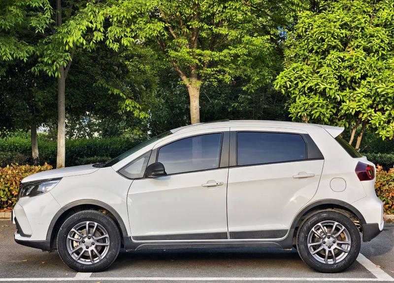 Geely Vision X3, 2022 — фото 4 из 12