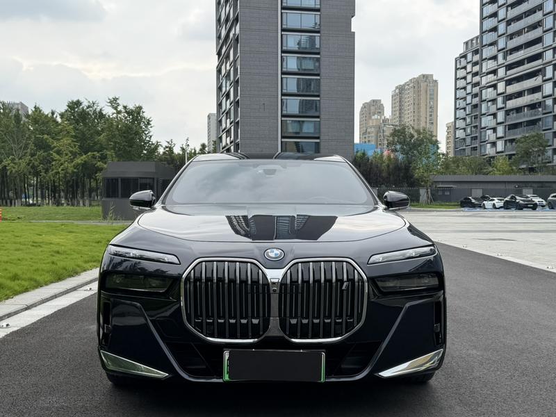 BMW i7, 2024 — фото 2 из 12