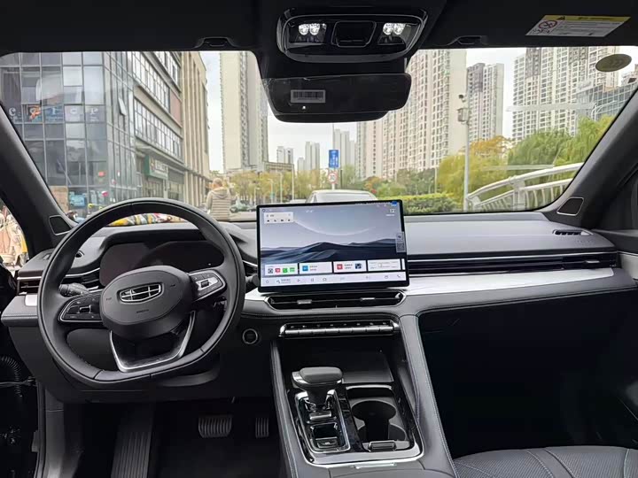 Geely Preface, 2025 — фото 7 из 9