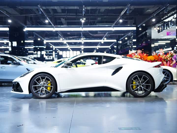 Lotus Emira, 2023 — фото 4 из 9