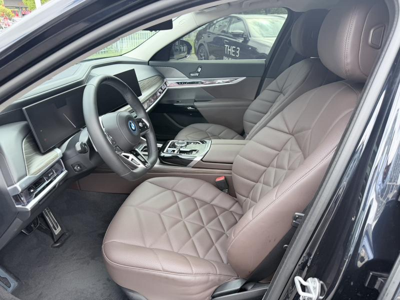 BMW i7, 2023 — фото 9 из 12