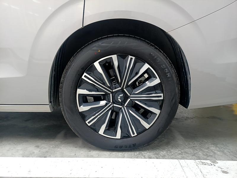 Wuling Starlight 730 Hybrid/EV, 2025 — фото 11 из 12