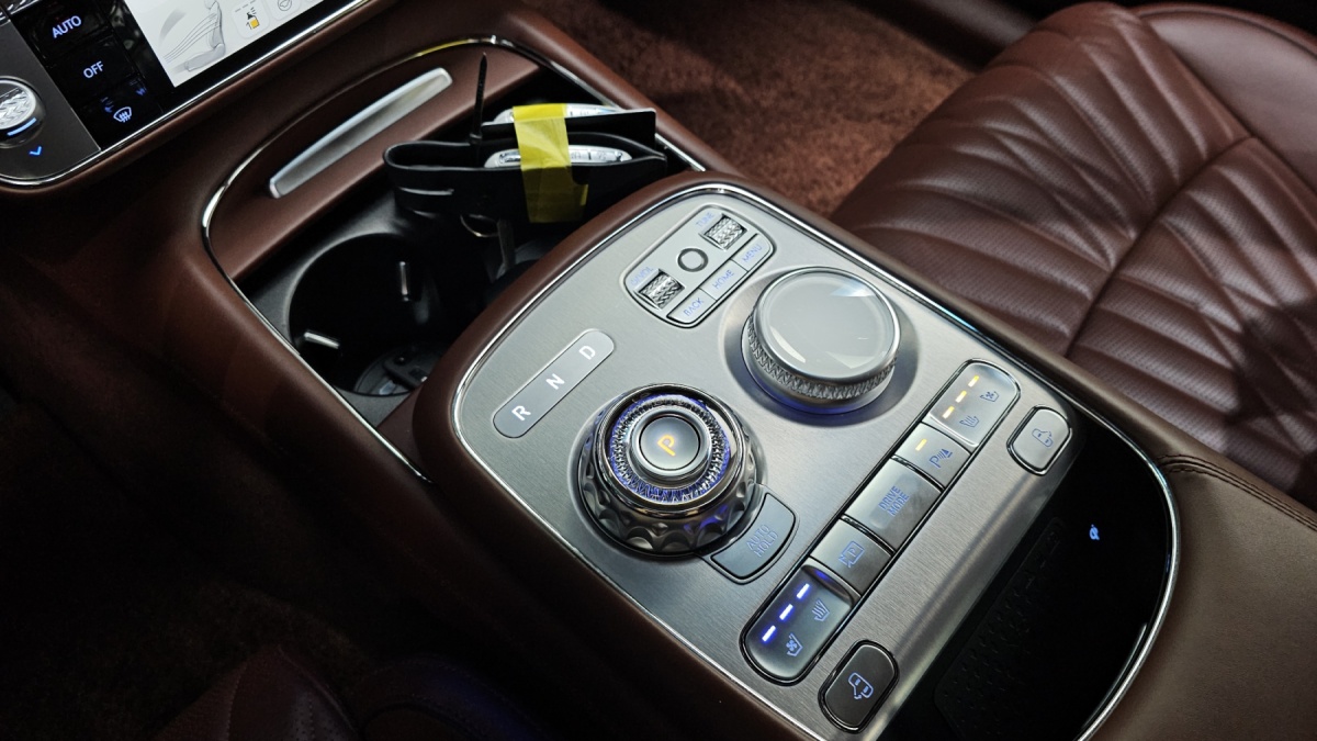 Genesis G90, 2023 — фото 8 из 12