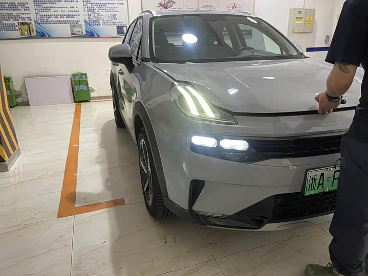 Lynk & Co 06 EM-P Hybrid, 2021 — фото 5 из 9