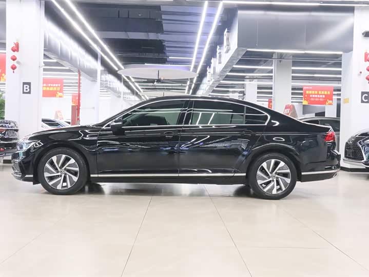 Volkswagen Magotan GTE Hybrid, 2022 — фото 3 из 9
