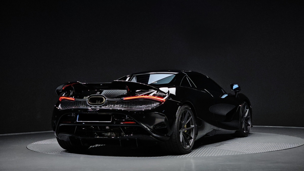 McLaren 750S, 2024 — фото 2 из 12