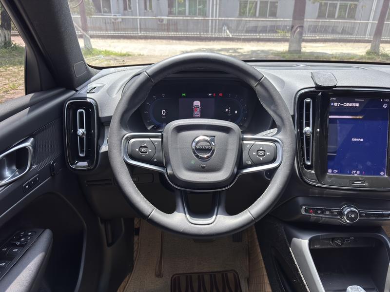 Volvo XC40, 2022 — фото 12 из 12