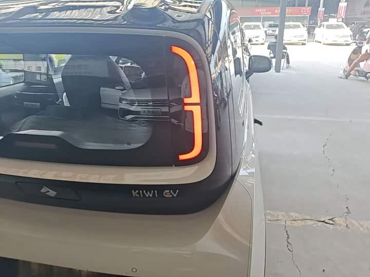 Baojun KiWi EV, 2022 — фото 8 из 9