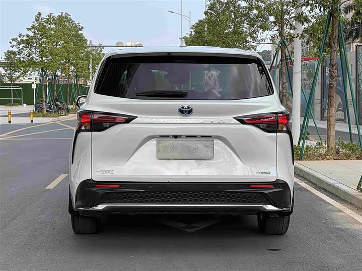 Toyota Granvia, 2023 — фото 4 из 9
