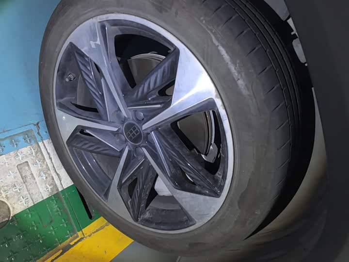 Geely Galaxy L7, 2023 — фото 8 из 9
