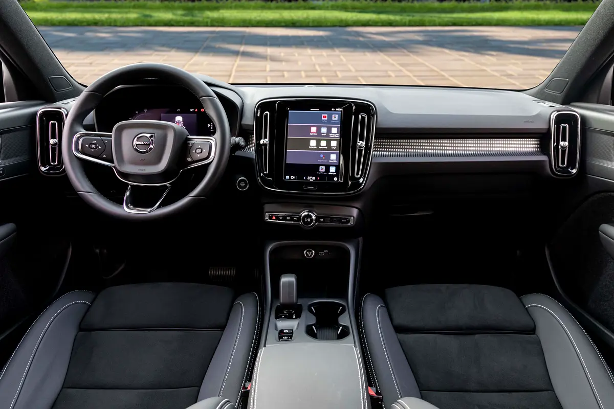 Volvo XC40, 2024 — фото 8 из 10