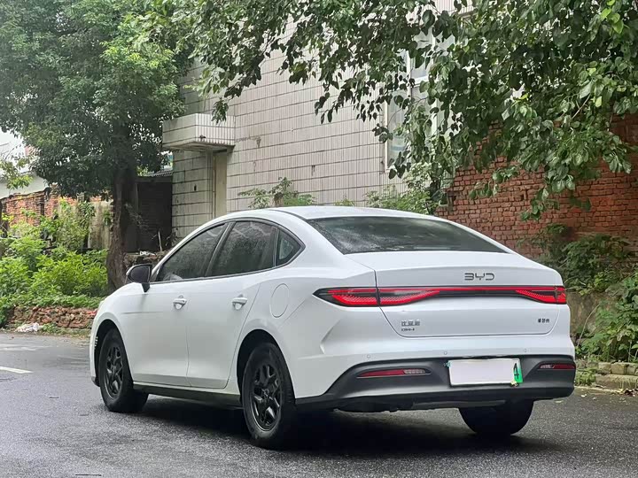 BYD Seal 05 DM-i Hybrid, 2025 — фото 5 из 9