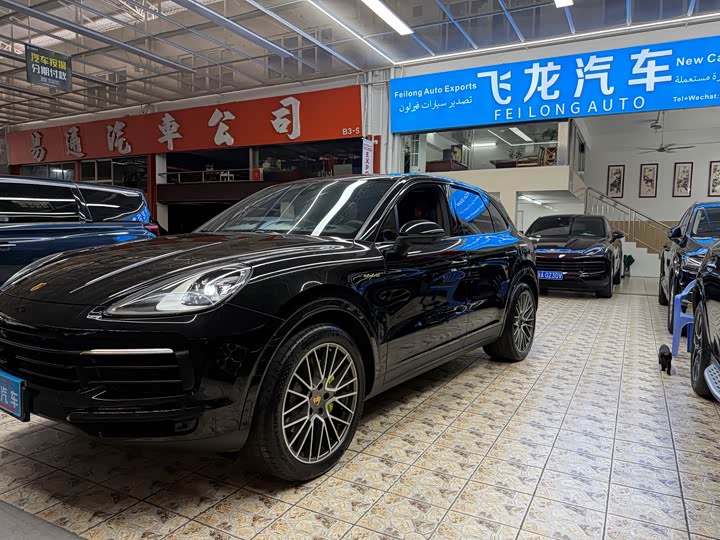 Porsche Cayenne Hybrid, 2022 — фото 8 из 9