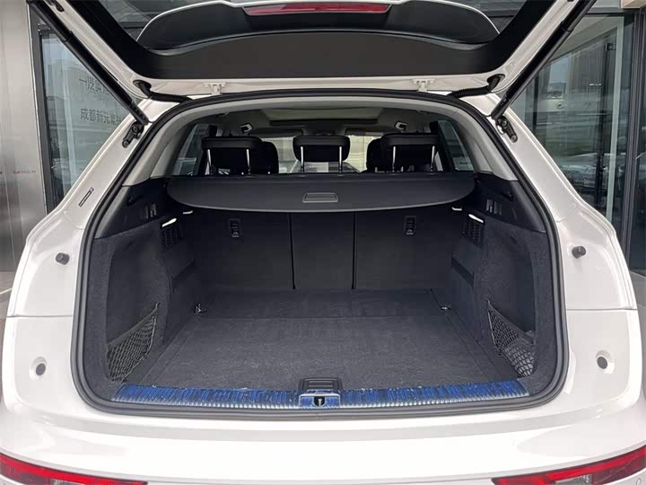 Audi Q5L, 2023 — фото 9 из 9
