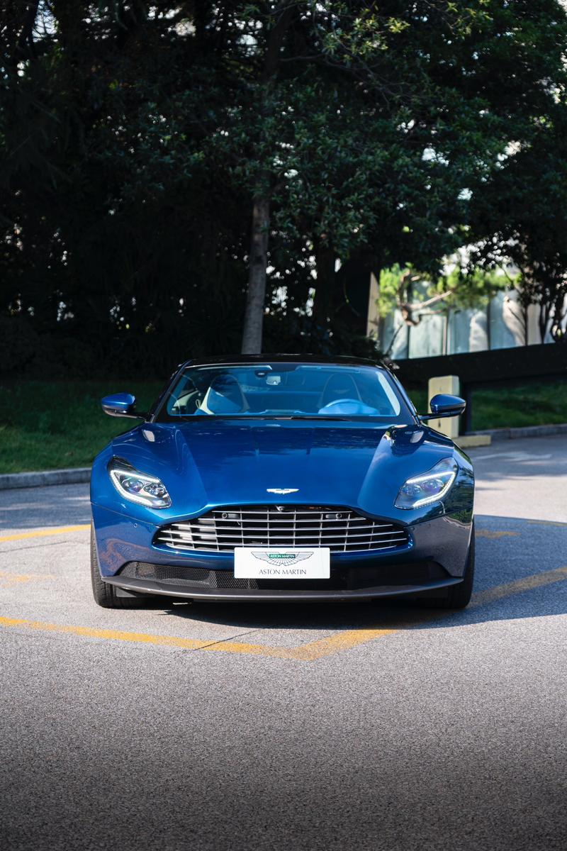 Aston Martin DB11, 2021 — фото 2 из 12