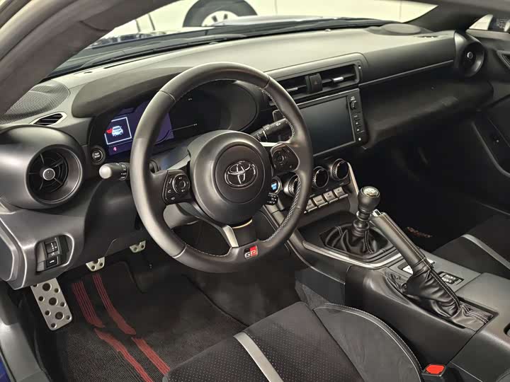Toyota GR86, 2022 — фото 8 из 9