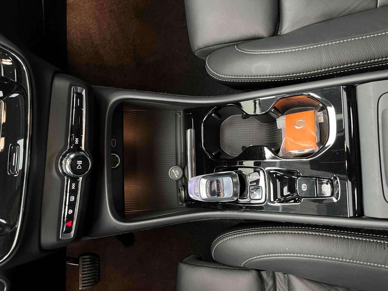 Volvo XC40, 2023 — фото 12 из 12