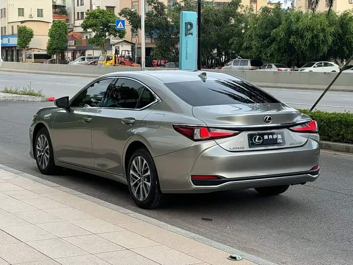 Lexus ES, 2023 — фото 4 из 7