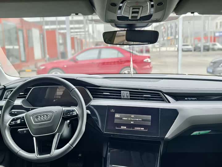 Audi e-tron, 2025 — фото 6 из 9