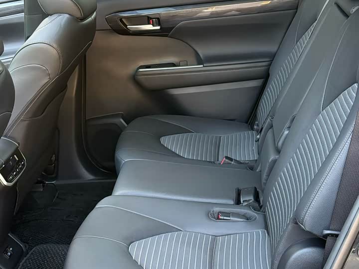 Toyota Crown Kluger, 2022 — фото 6 из 9