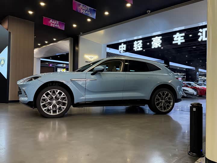 Aston Martin DBX, 2021 — фото 4 из 9