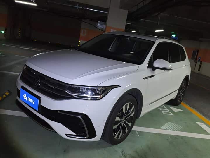 Volkswagen Tiguan L Pro, 2023 — купить в Москве под ключ