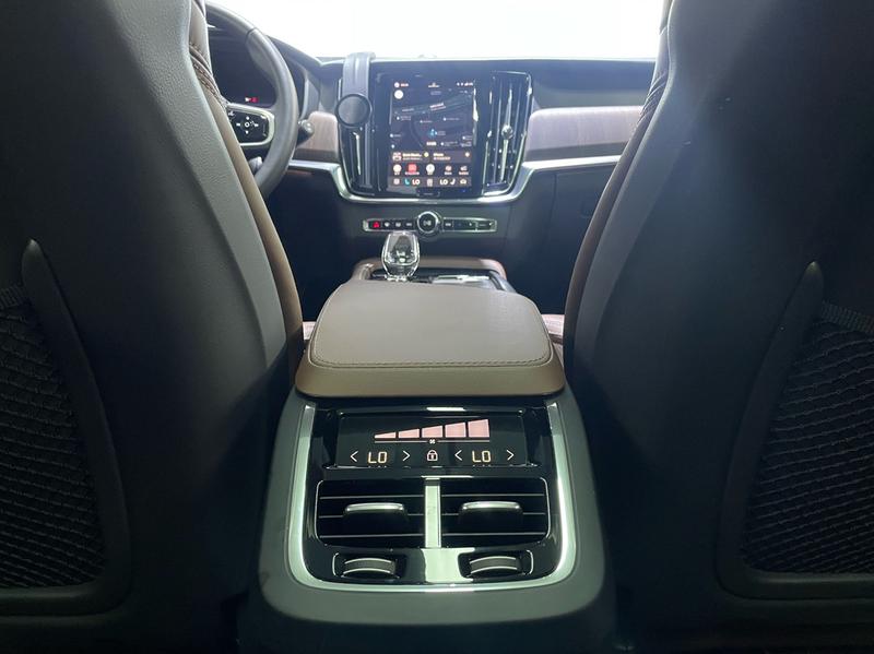 Volvo V90, 2024 — фото 2 из 7