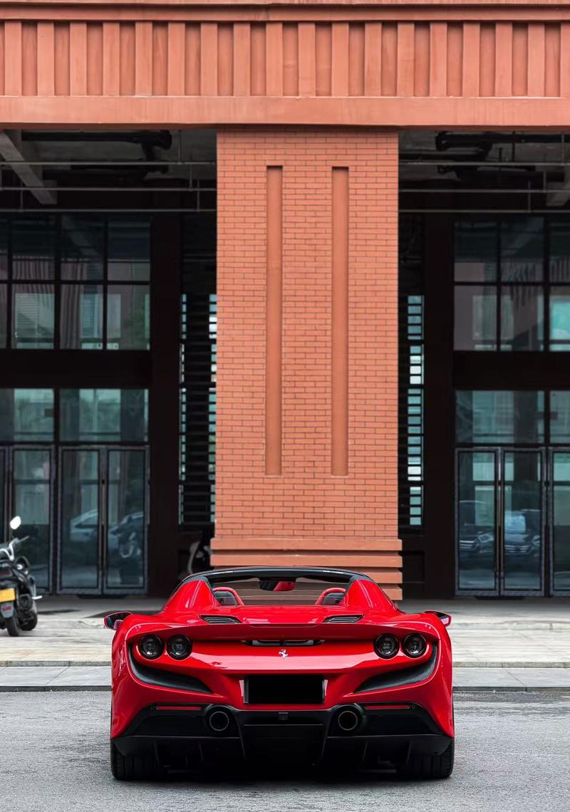 Ferrari F8, 2021 — фото 2 из 8