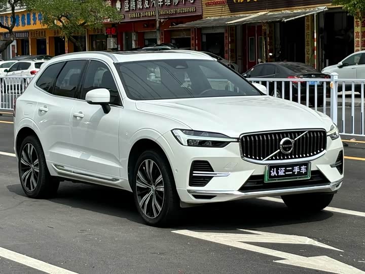 Volvo XC60 Hybrid, 2022 — фото 3 из 9