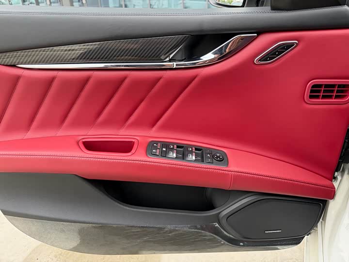 Maserati Quattroporte, 2021 — фото 7 из 9