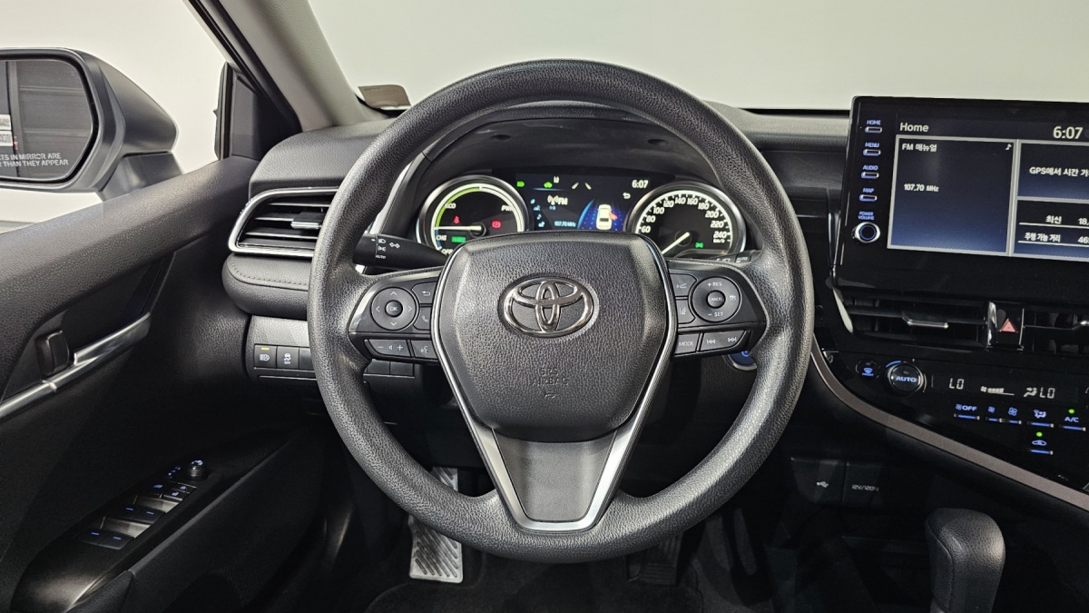 Toyota Camry, 2023 — фото 11 из 12