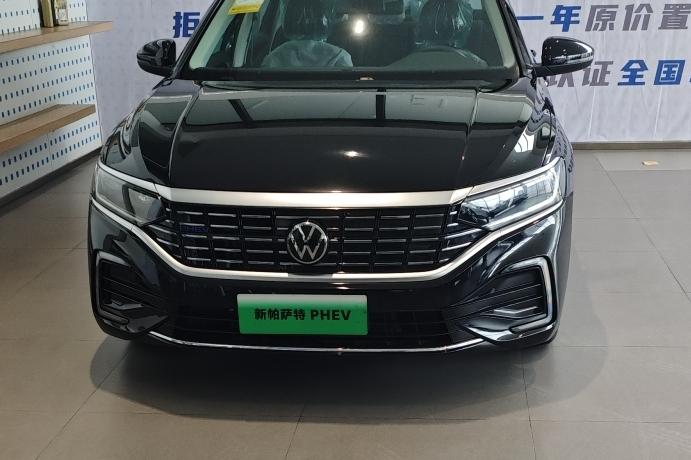 Volkswagen Passat Hybrid, 2025 — фото 2 из 10