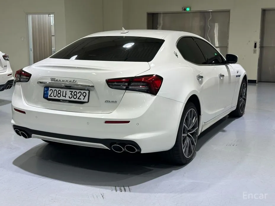Maserati Ghibli, 2023 — фото 2 из 12