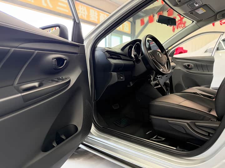 Toyota Yaris L Hatchback, 2022 — фото 8 из 9