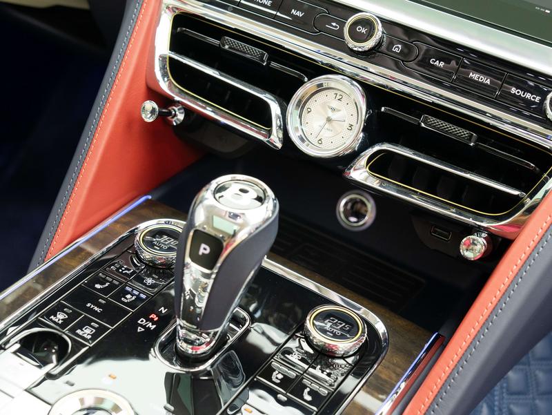Bentley Flying Spur, 2022 — фото 8 из 11