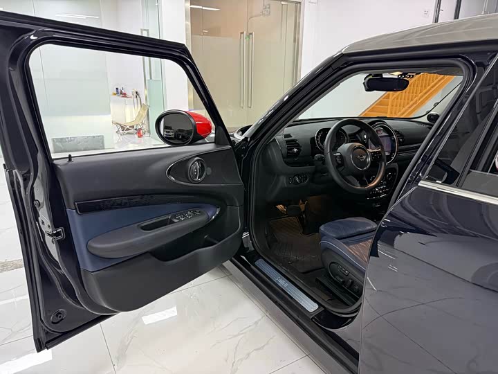 Mini Clubman, 2023 — фото 8 из 9