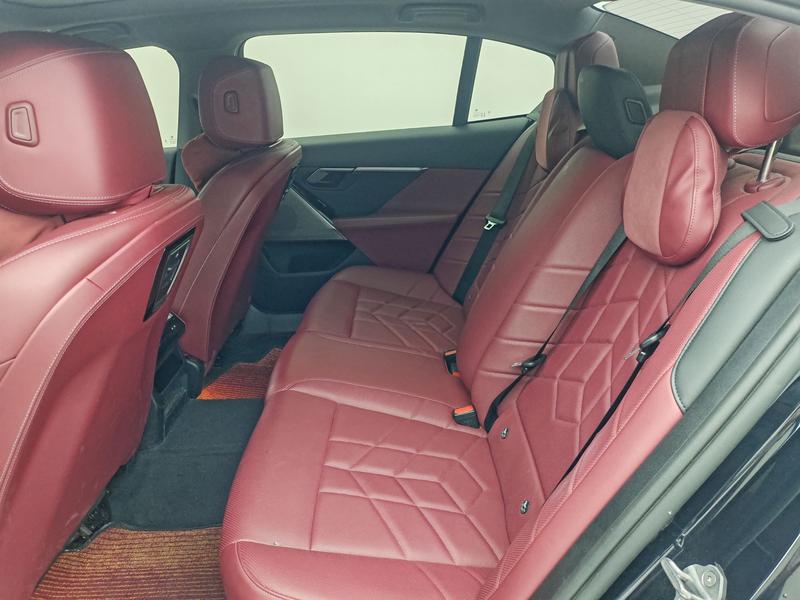 BMW i5, 2024 — фото 8 из 9