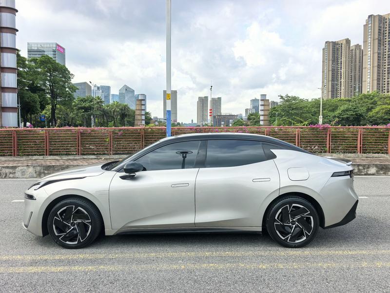Lynk & Co 07 EM-P Hybrid, 2024 — фото 4 из 12