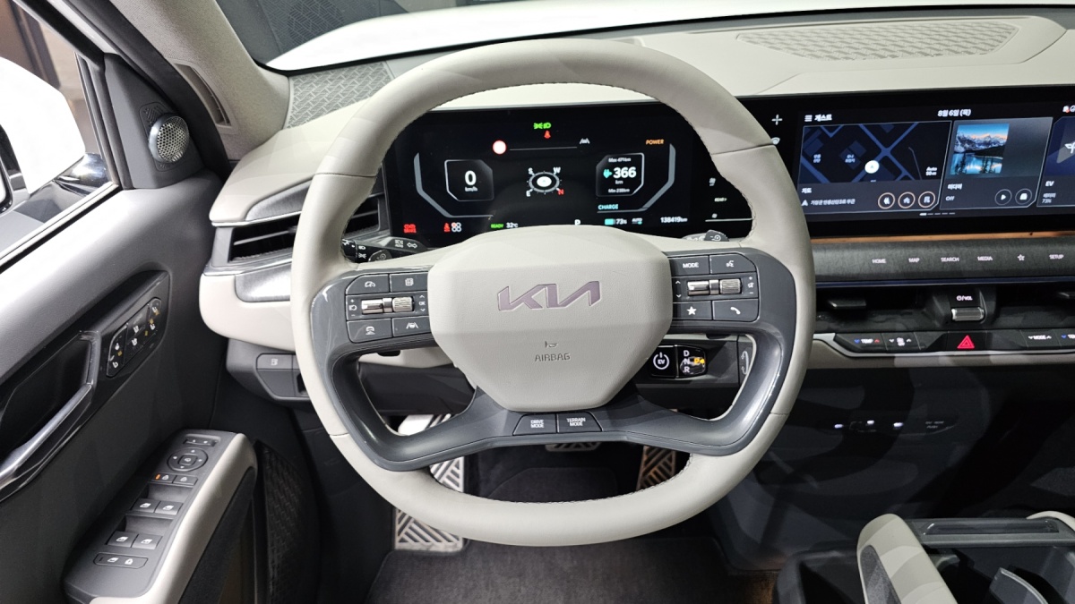 Kia EV9, 2023 — фото 12 из 12