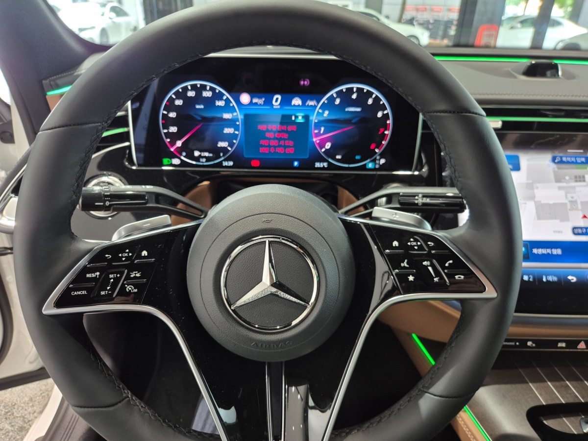 Mercedes-Benz E-Class, 2026 — фото 12 из 12