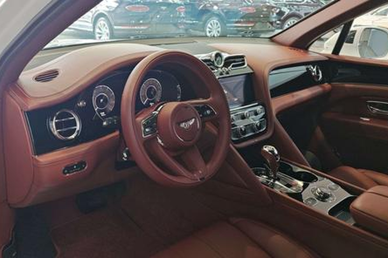 Bentley Bentayga, 2025 — фото 4 из 8