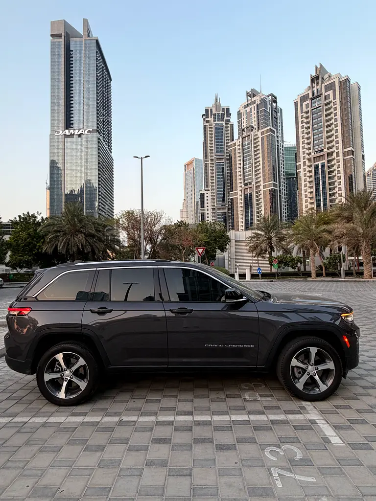 Jeep Grand Cherokee, 2023 — фото 3 из 9