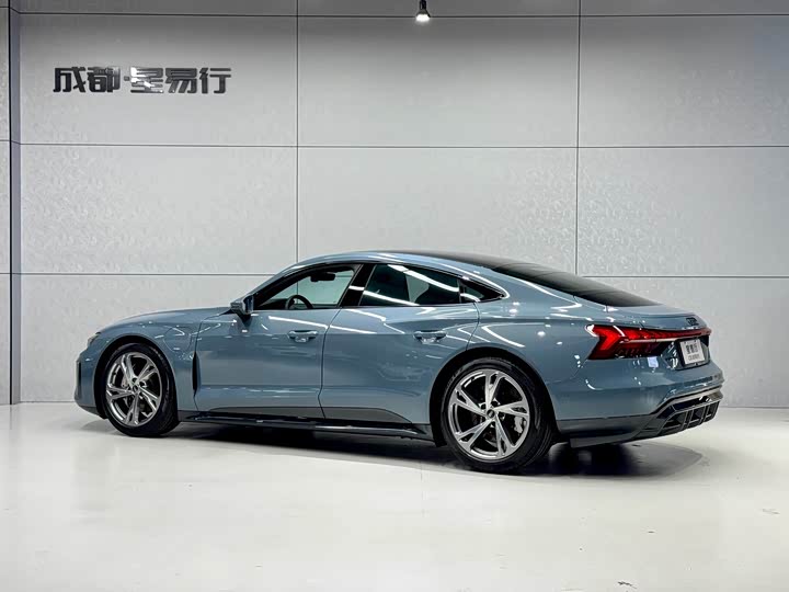 Audi e-tron GT, 2024 — фото 8 из 9