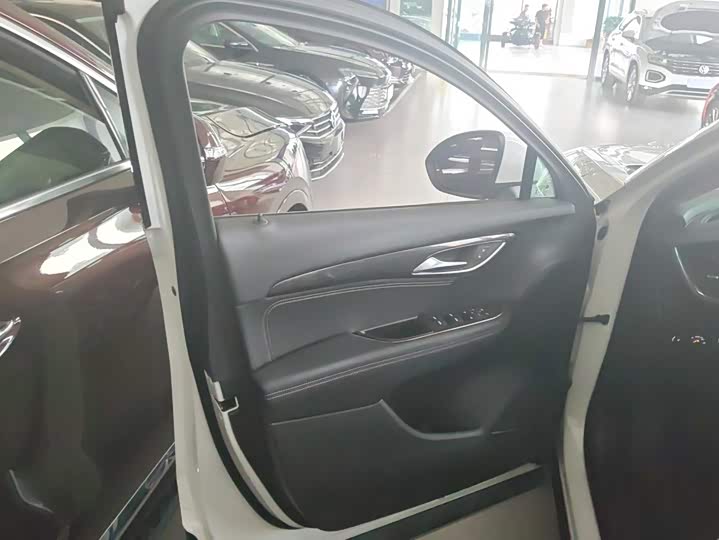 Buick Envision Plus, 2022 — фото 7 из 9