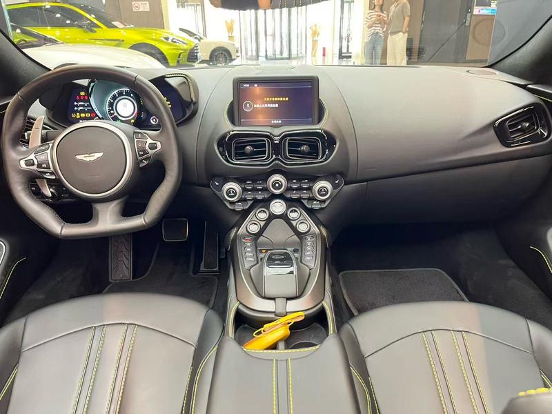 Aston Martin V8 Vantage, 2022 — фото 7 из 11