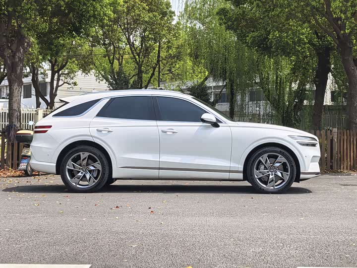 Genesis GV70 EV, 2024 — фото 7 из 9