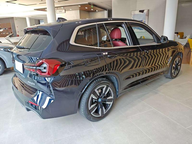 BMW iX3, 2023 — фото 3 из 9